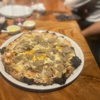 ピザダヴィンチトウキョウ - トリュフのビスマルク