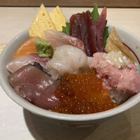 すし 堺 - 真ん中はエビです