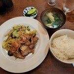 Kohi Esukee - 野菜炒め生姜焼き定食(830円)です。