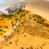 MAISON MARUNOUCHI - ③サーモンパイ シャンパンソース3650円