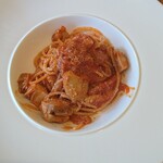 Furu Ente - パスタ、鶏もも肉とパプリカのトマトソース