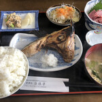 海豚亭 - 海豚定食 1,100円　焼き魚はサバ・ホッケ・鰤カマ・鮭から選択します