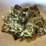 Wine&Pasta食堂  Tanaka - 豚肉といろいろきのこバジルソース（タリオリーニ）