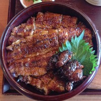 炭焼うな富士 白壁別邸 - ～ひつまぶし～
                    ❀『肝入り特上ひつまぶし』【限定】(8030えん)
                    
                    焼き目がついた
                    大きめの肝は
                    ぷりぷり♬
                    ほろ苦で悶絶♬"
