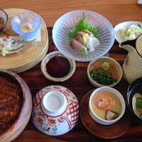 炭焼うな富士 白壁別邸 - 【昼の限定御膳メニュー】
                      『上うなぎ膳』(7000えん)
                      ❀上うなぎ丼(うざく・蛤のお吸い物・お漬物)
                      ✿【変更可】❀上ひつまぶし❀上長焼き
                      
                      
                      