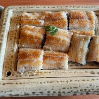 炭焼うな富士 白壁別邸 - ～うなぎ一品料理・その他～
                    ❀『白焼き』(3740えん)【税込価格】
                    
                    香ばしい焼き目 
                    肉厚な鰻は表面サクサク
                    中はふんわり♬
                    ワサビを付けていただくのが好み٩(๑❛ᴗ❛๑)۶♥
                    