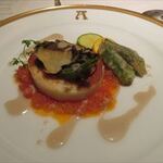 アピシウス - 鱸のガレット仕立てとトコブシの燻製