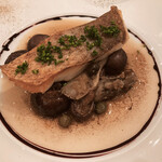 シャトー　ラ・パルム・ドール - 伊勢真鯛のポワレ　森のきのこ風　赤ワインと焦がしバターのソース