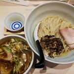 柳麺 呉田 - 【限定】黒舞茸と近江黒鶏の昆布水つけ麺　1200円