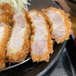 とんかつ 栄ちゃん - ライトサイド。脂身のすっきりした甘味が最高
