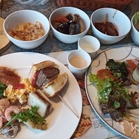 ブッフェレストラン「ブリッジ」 - こんな感じに盛付。本当は料理もっと取ったけど撮る気が失せた
