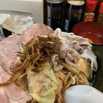 一条流がんこ総本家分家四谷荒木町 - 帆立sp チャーシュー、天使肉、焦がしネギ