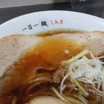 Ichinichi Ichimen Rabo Purasu - 名物の大型チャーシューは圧巻。