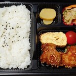 Ouchi Gohan Waraku - 令和4年8月
                        わらく特製手作り弁当 500円