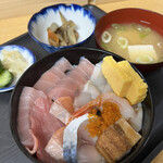 Takechan - 海鮮丼 850円