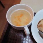 レストランモン - 熱々のスープが旨い。