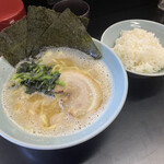 横浜家系ラーメン 大津家 - ラーメン＋小ライス