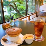 六盛　スフレ・カフェコーナー茶庭 - 