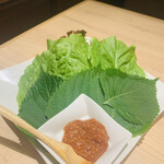 肉のひぐち直営焼肉 安福 - サンチュセット