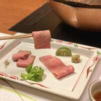 北新地しゃぶしゃぶすき焼き きらく - 黒タン　奈良のみわ牛ロースのお造り低温仕立て