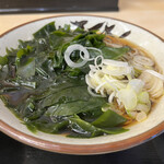 そばよし - ワカメ蕎麦アップ！