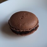 RIVA chocolatier - チョコレートマカロン　650円