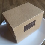 LESS by Gabriele Riva & Kanako Sakakura - 桃のショートケーキ　915円