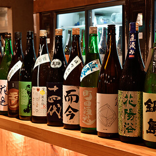 日本酒は常時50種以上取り揃えております♪1杯440円～