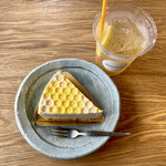 HACHI&MITSU - はちみつチーズケーキ 600円・はちみつレモンスカッシュ 500円