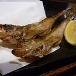 魚々楽 - お通しのはたはた焼き300円×2