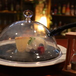 ポットベリー - 燻製香るベイクドチーズケーキ
