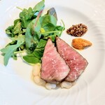 La Brianza - 北海道産A5和牛内もも炭火焼きロメスコソースタスマニア産粒マスタード檜の香り炙り。サシがいい感じに入ってジューシーでしたね