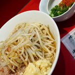 ラーメン二郎 - 汁なし半分＋ニンニク多め＋青ネギ
