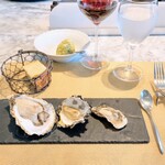 La Brianza - 広島県大黒神島生牡蠣左から大黒先端ヴァージン。口いっぱいに広がる口福な大黒、しっかり旨みの先端、ミルキーなヴァージン。全て美味しい中で私はミルキーで口溶けるヴァージンがいちばん好きかも♡(๑´ڡ`๑)