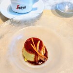 La Brianza - 徳島県鳴門金時芋プリングレープフルーツピール。こっくり感とお芋のナチュラルな甘みのスペシャルプリン♡ グレープフルーツピールの甘苦感がいい感じ秋近しですね〜(*^^*)♡