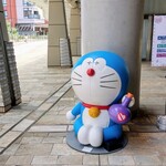 La Brianza - お店に向かう途中で見かけた六本木ヒルズ夏の恒例ドラえもんオブジェ