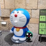 La Brianza - お店に向かう途中で見かけた六本木ヒルズ夏の恒例ドラえもんオブジェ