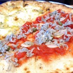 Italian Kitchen VANSAN - チチニエッリ＆クワトロフォルマッジのピッツァ