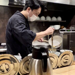 めん 呼白 - 調理風景