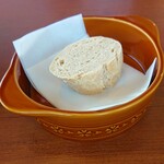 ピッコリーノ - 自家製パン　154円