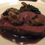 レストラン コバヤシ - 蝦夷鹿のロースト　キノコのソテーとマロンペースト添え　ポワヴラードソース