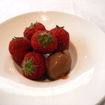 ヌーダ - 苺とカカオアイス