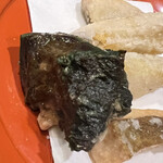 味享 - 島根産の黒アワビのかりんとう揚げ。葛粉を纏います。手前は肝。奥は身ですが、撮影漏れ、アハッ