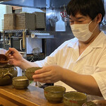 しみず - 生マッコリとしんごちゃん、ひろみママ