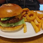 REDS’ BURGER STORE - アボカドチーズバーガー　ポテト&オニオンリング3ピース