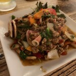 バーンタイ・マーケット - イカと鶏肉の炒め物