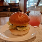 DOUG 'S BURGER - カリフォルニアチーズバーガー@1140 クランベリーレモネード@550