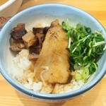 らーめん もんつきかかか - 今日のちゃーしゅーごはん@150は豚トロ？一枚付き