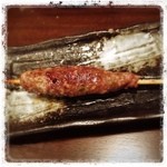 ほうなん酒場　はだか電球 - 豚つくね串