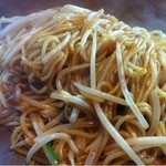 ものもの - やきめん、自家製ソースが体験したことのない味を出しています。うまい！